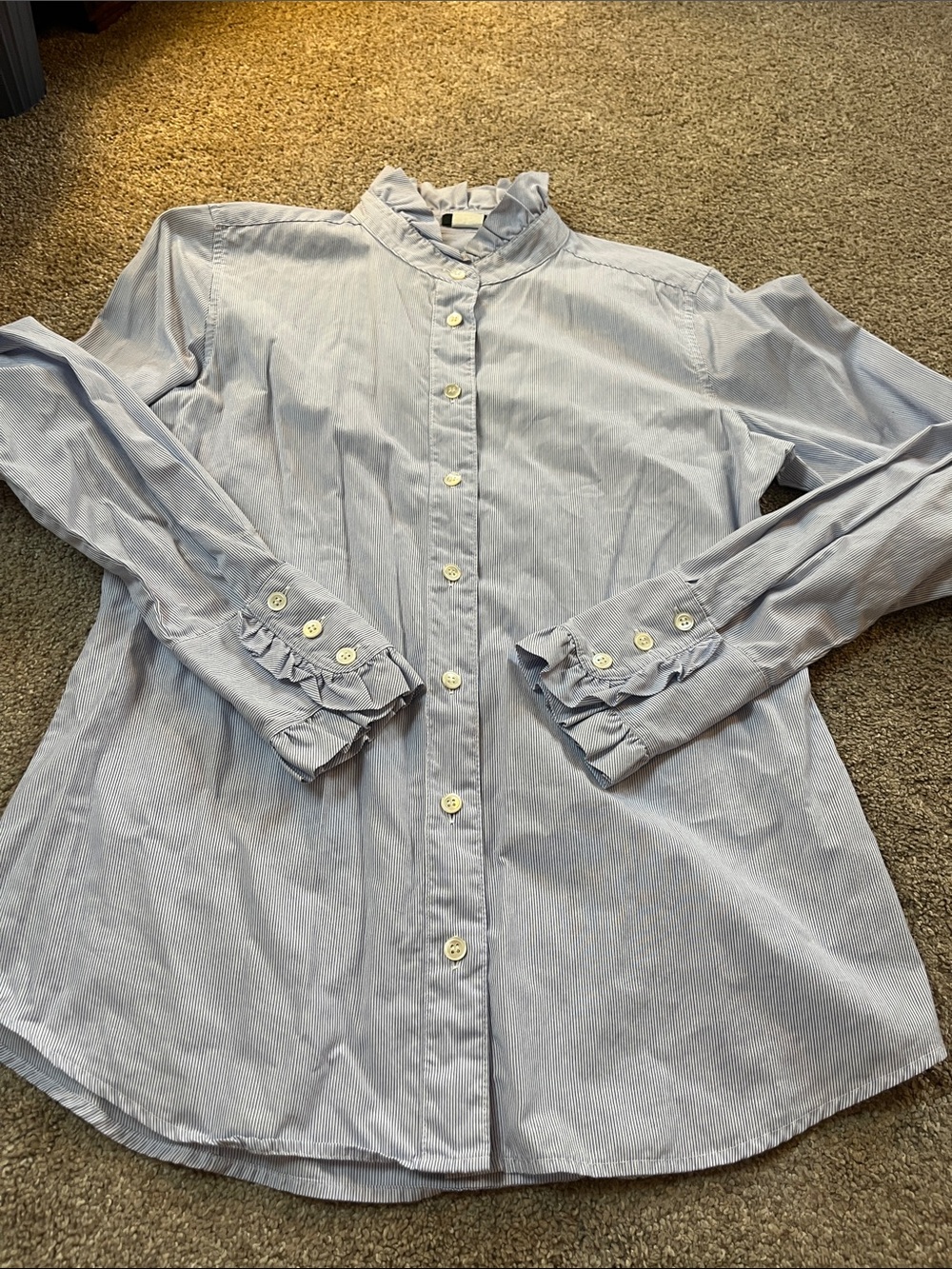 🦋🦋 J. Crew 💯% Cotton Blue White Pinstriped Ruffle Collar & Cuffs Blouse sz8